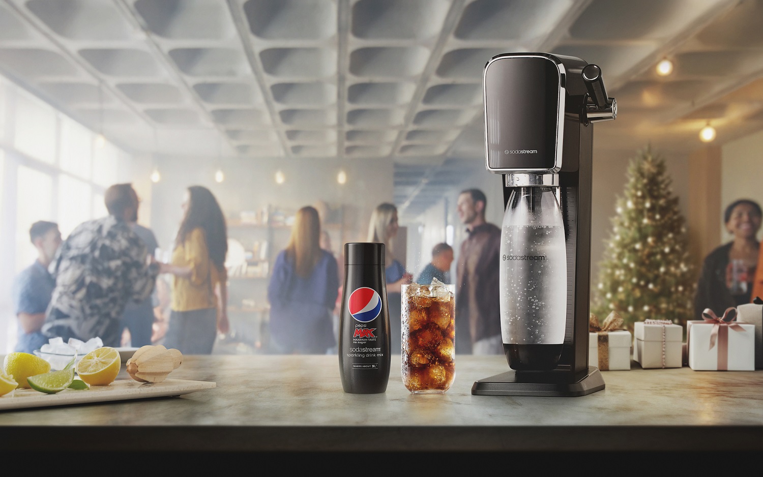 Výnimočný SodaStream Art a obľúbená príchuť SodaStream Pepsi Max sú náš tip na Vianoce.